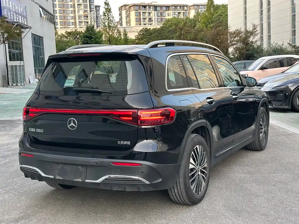 Mercedes-Benz EQB — фото 14