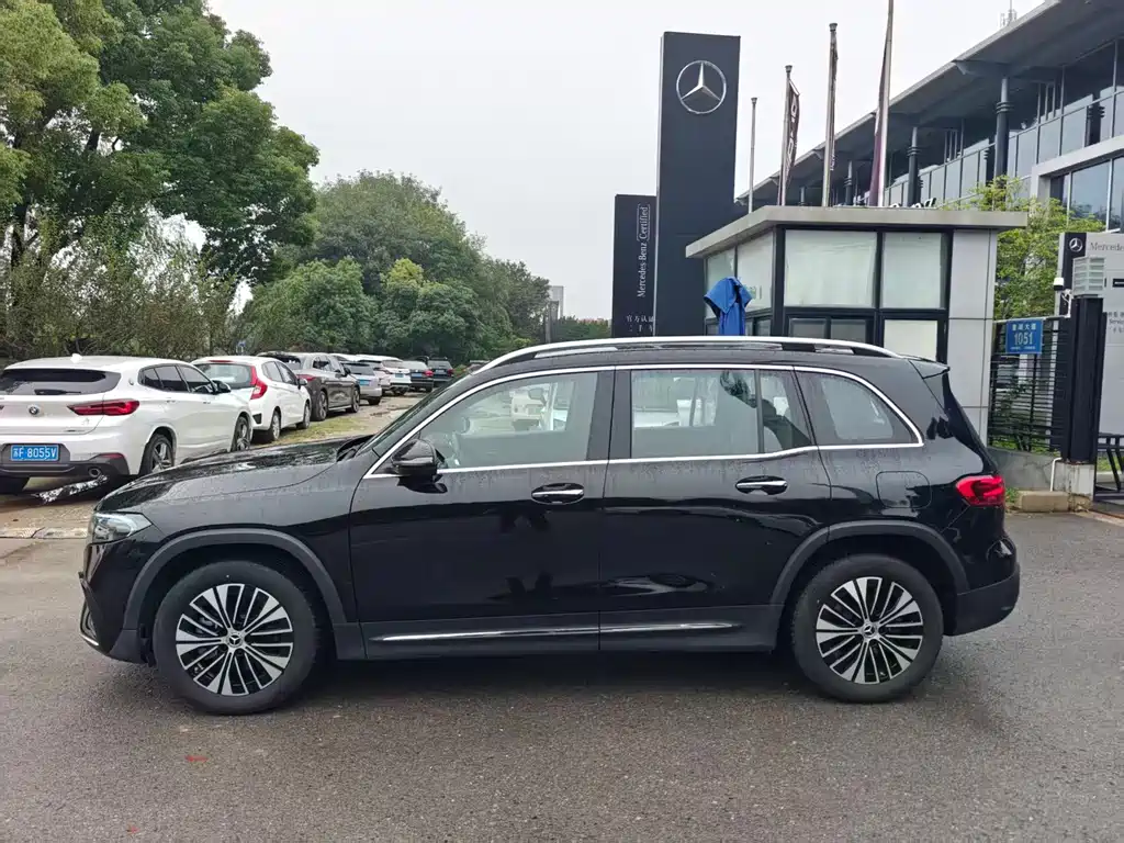 Mercedes-Benz EQB — фото 11