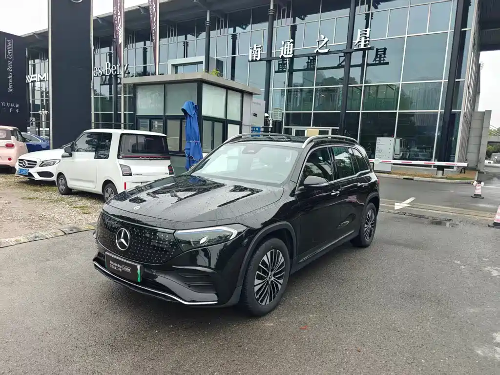 Mercedes-Benz EQB — фото 1