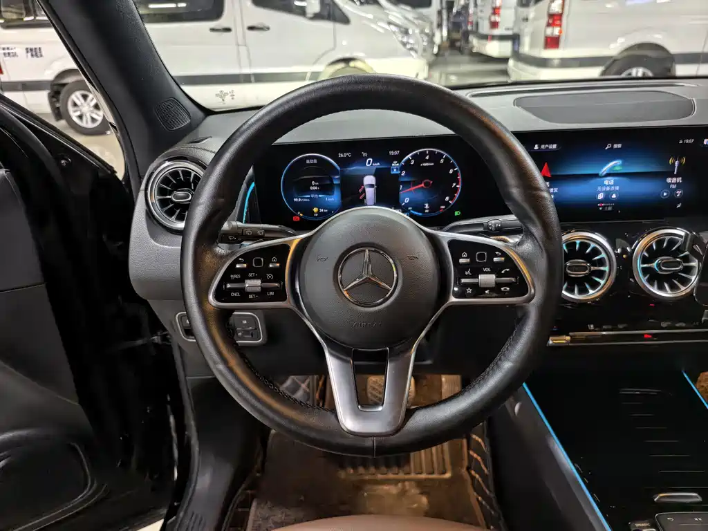 Mercedes-Benz GLB — фото 10