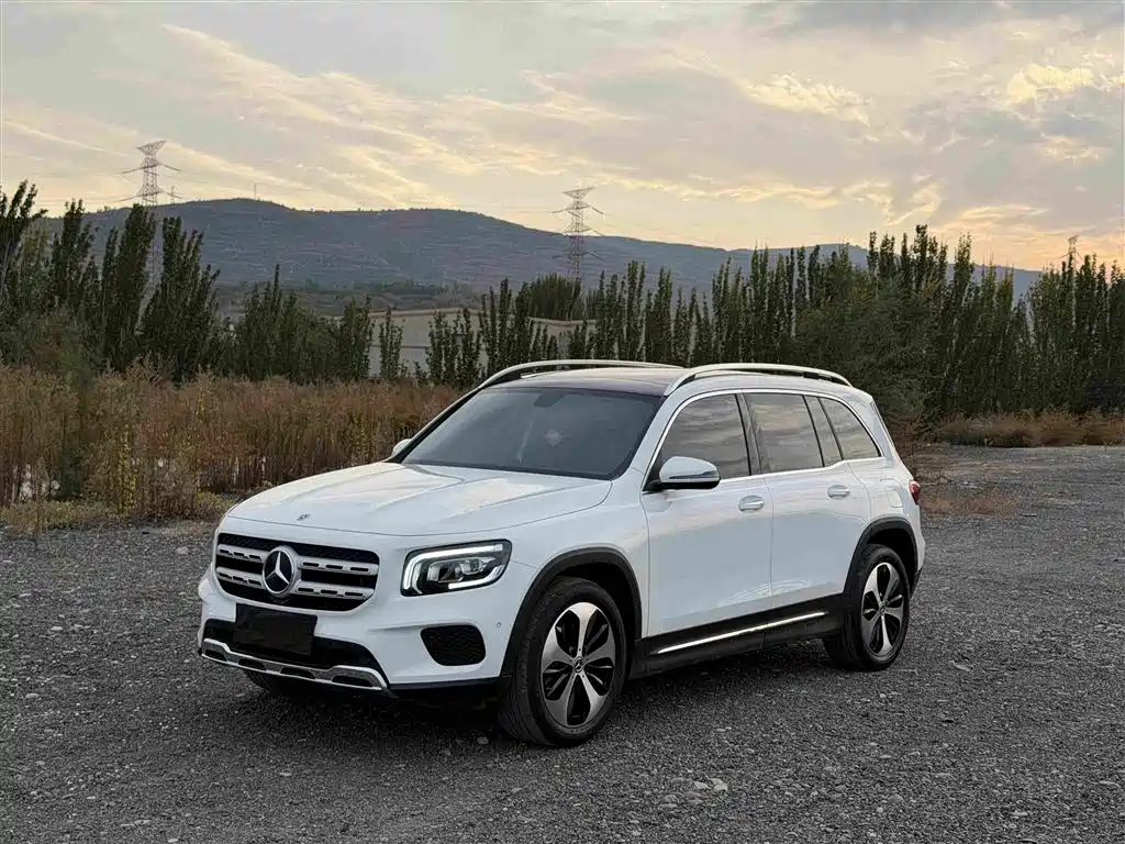 Mercedes-Benz GLB — фото 1