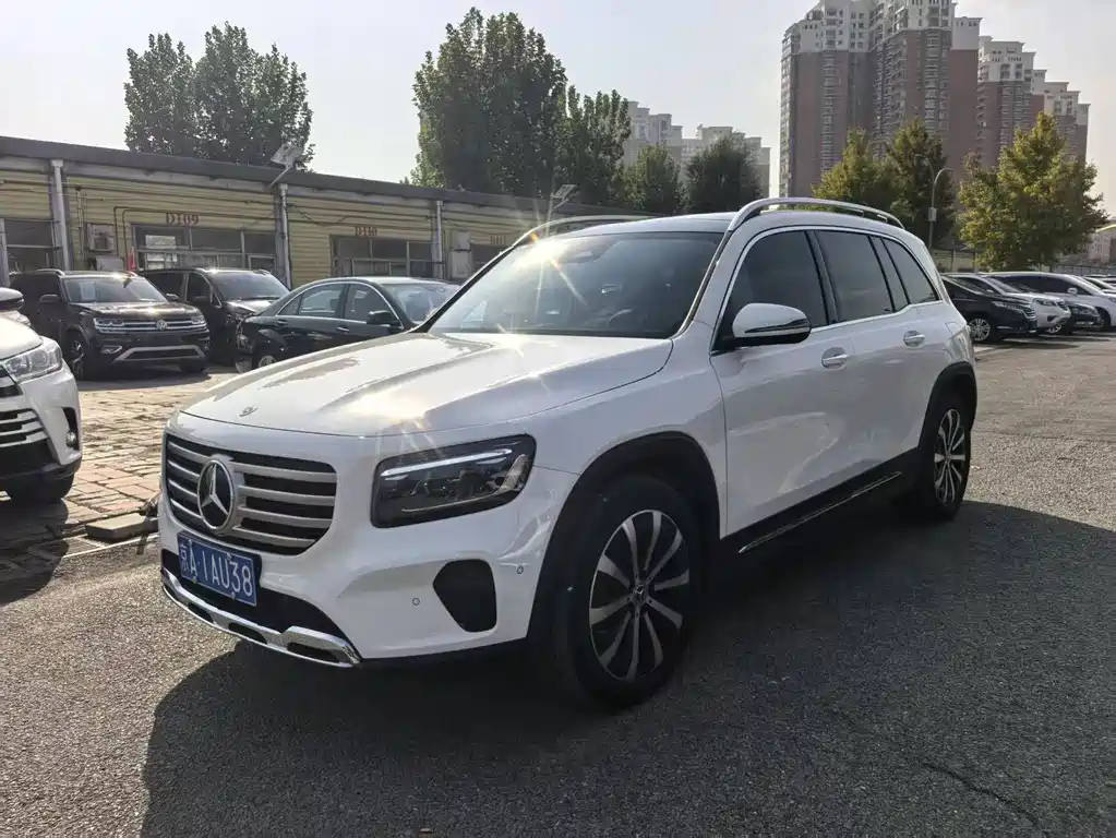 Mercedes-Benz GLB — фото 1