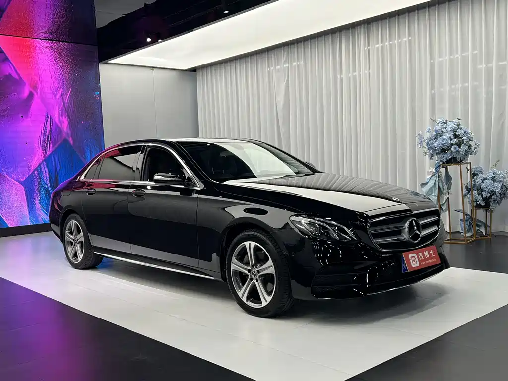 Mercedes-Benz E-Class — фото 3