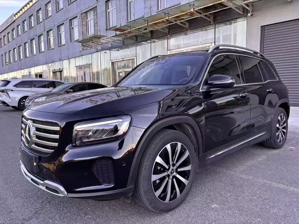 Mercedes-Benz GLB — фото 1
