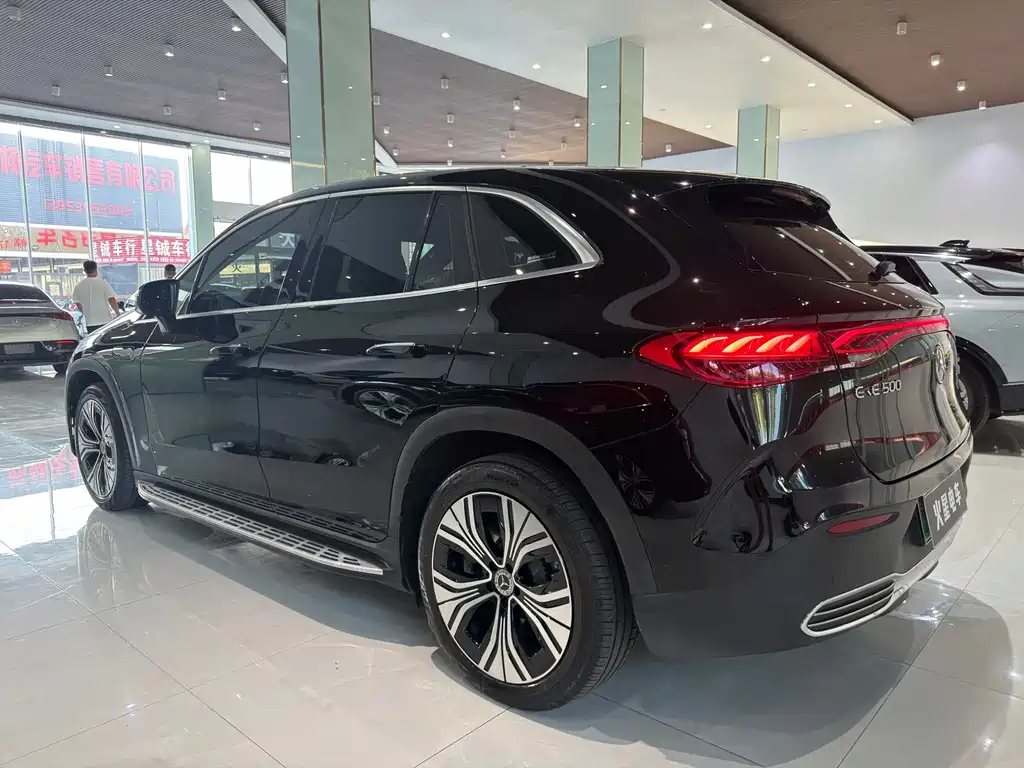 Mercedes-Benz EQE SUV — фото 13