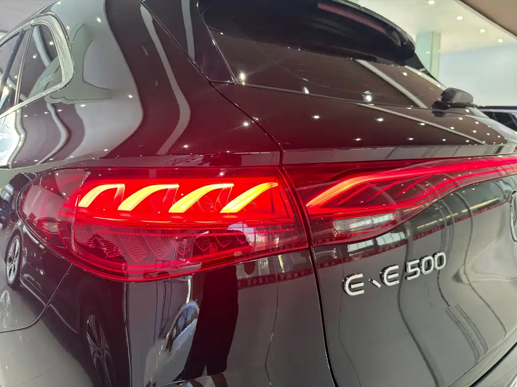 Mercedes-Benz EQE SUV — фото 14