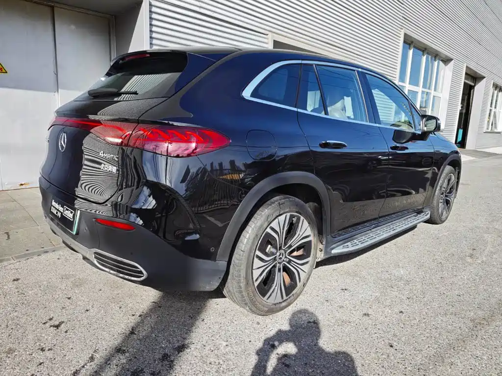 Mercedes-Benz EQE SUV — фото 3