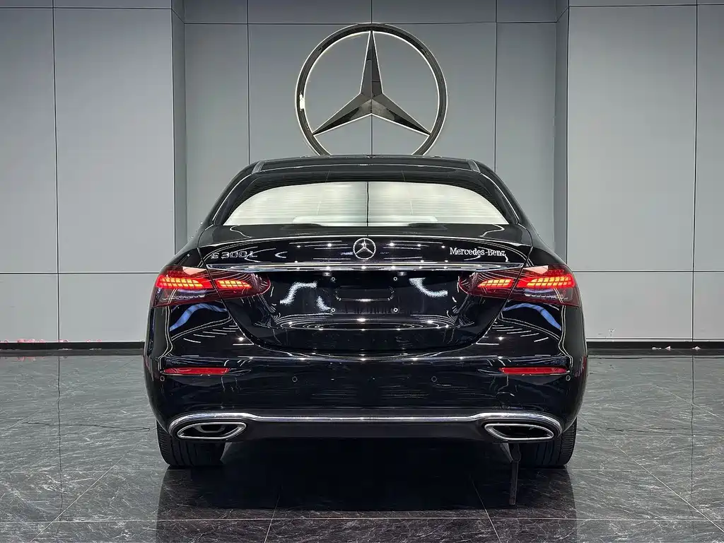 Mercedes-Benz E-Class — фото 8