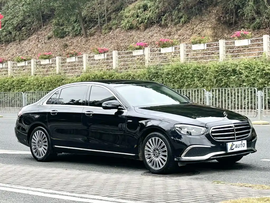 Mercedes-Benz E-Class — фото 3