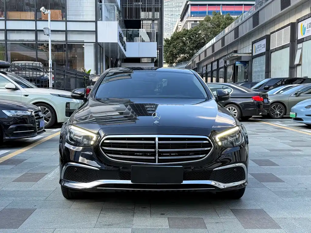 Mercedes-Benz E-Class — фото 2