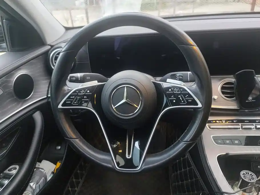 Mercedes-Benz E-Class — фото 15
