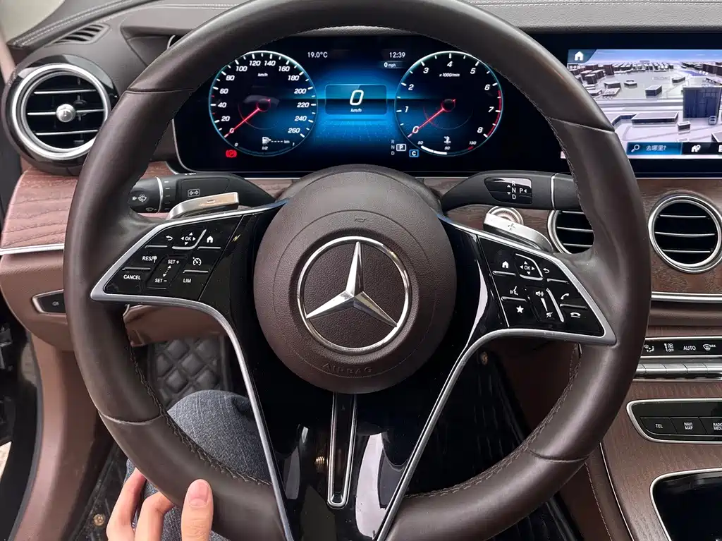 Mercedes-Benz E-Class — фото 13