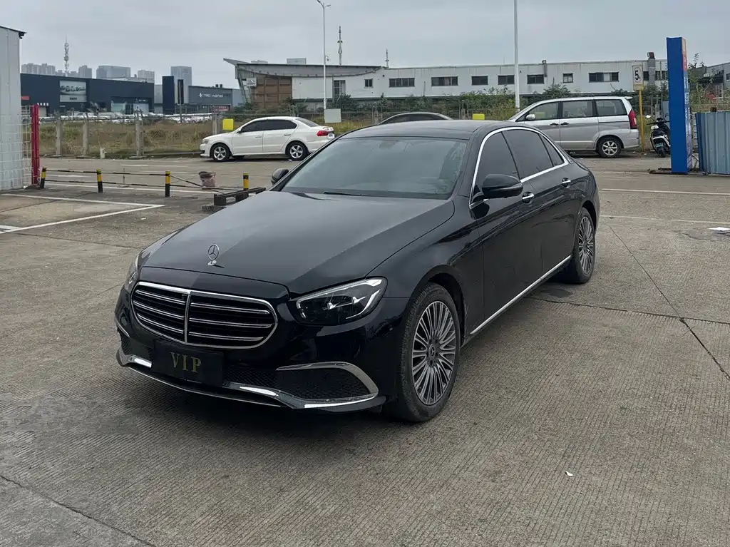 Mercedes-Benz E-Class — фото 1