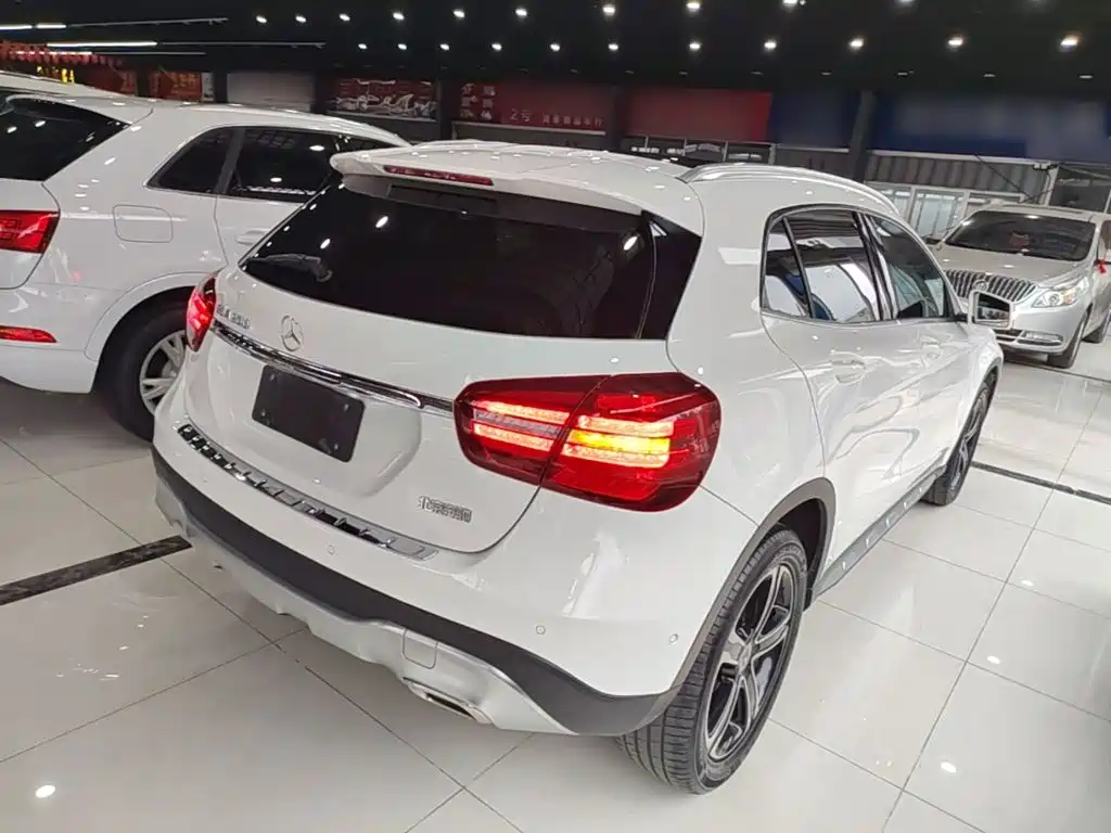 Mercedes-Benz GLA — фото 6