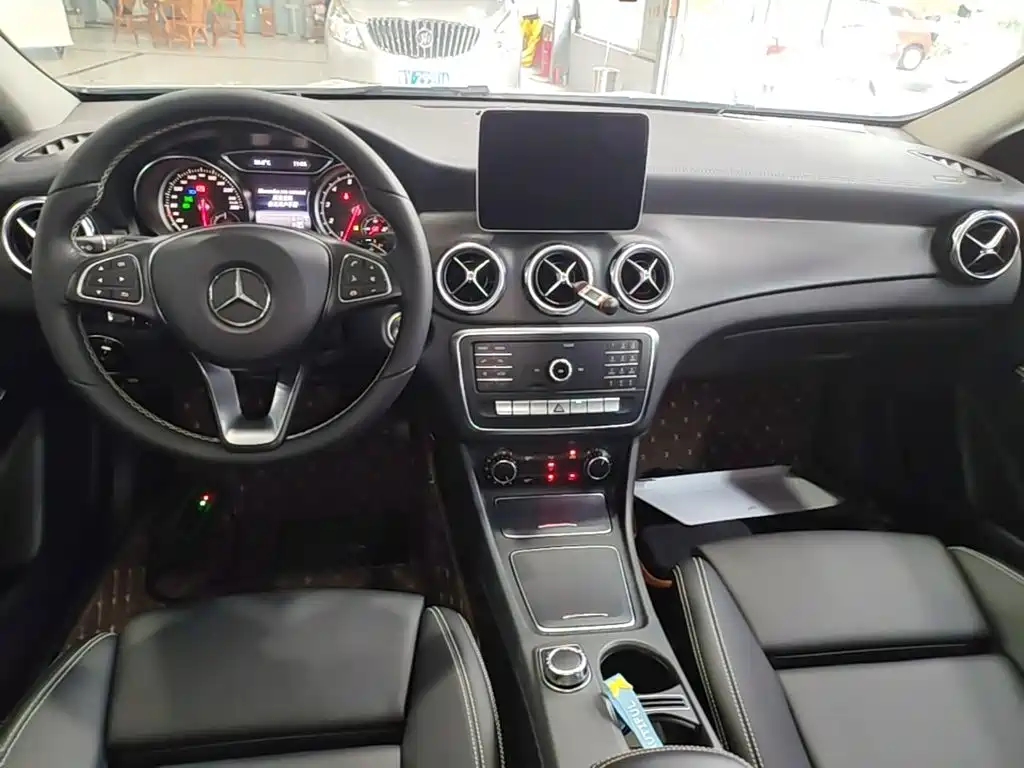 Mercedes-Benz GLA — фото 9