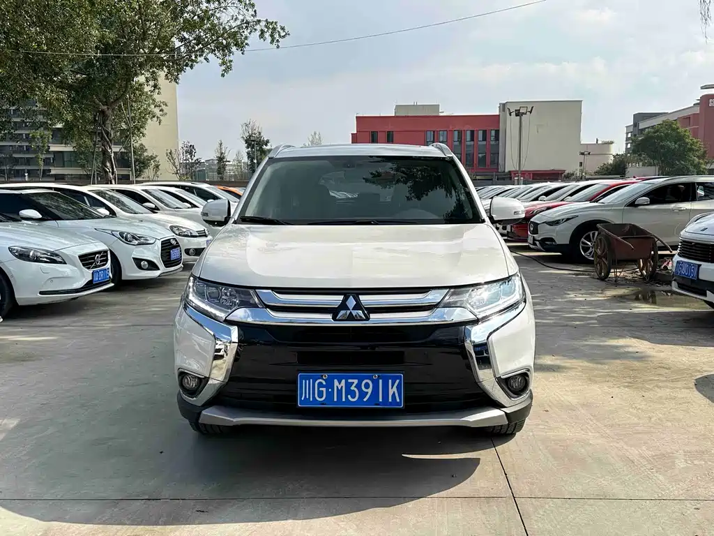 Mitsubishi Outlander — фото 2