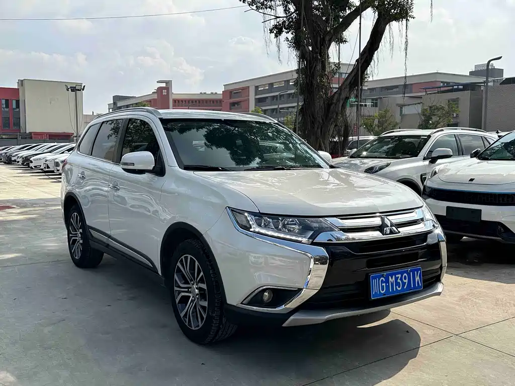 Mitsubishi Outlander — фото 3