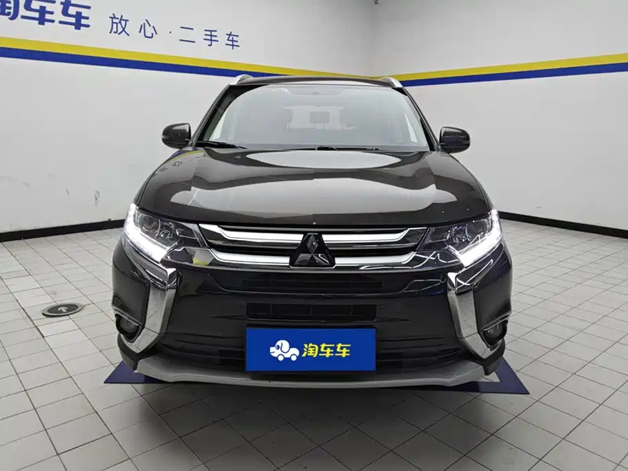 Mitsubishi Outlander — фото 2