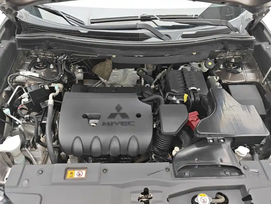 Mitsubishi Outlander — фото 10