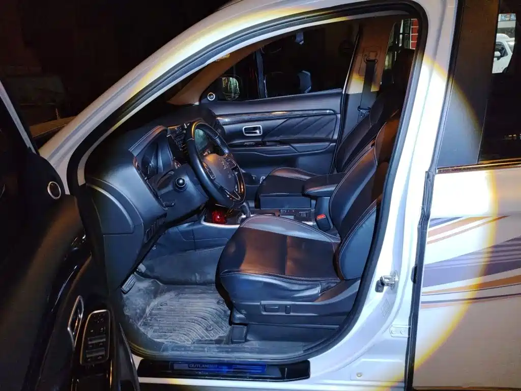 Mitsubishi Outlander — фото 16