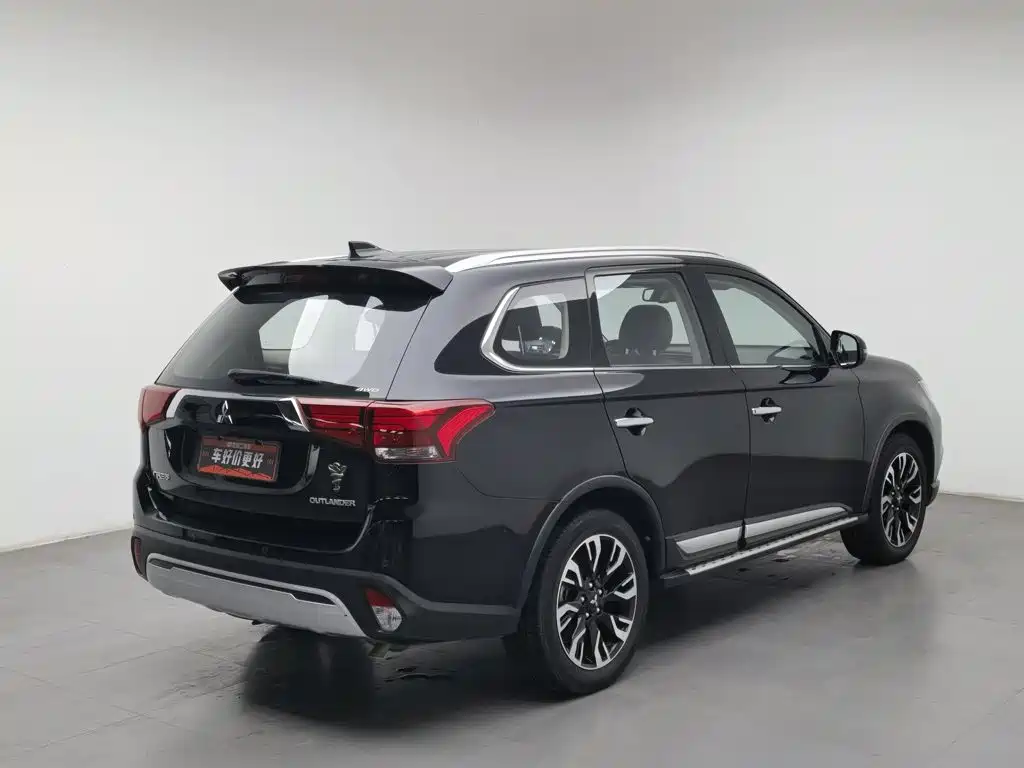 Mitsubishi Outlander — фото 2