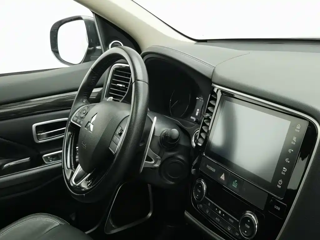 Mitsubishi Outlander — фото 22