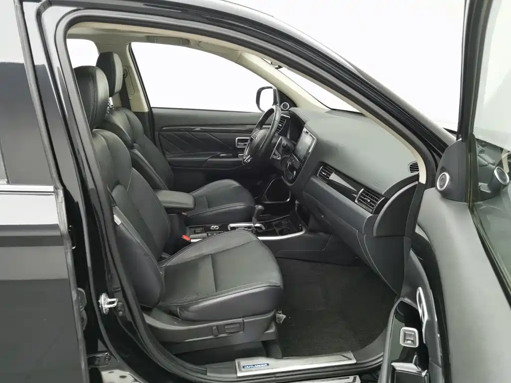 Mitsubishi Outlander — фото 23