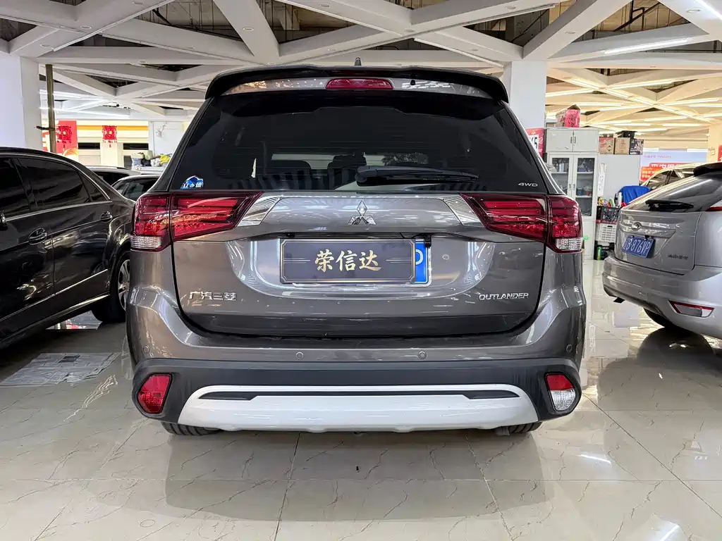 Mitsubishi Outlander — фото 4