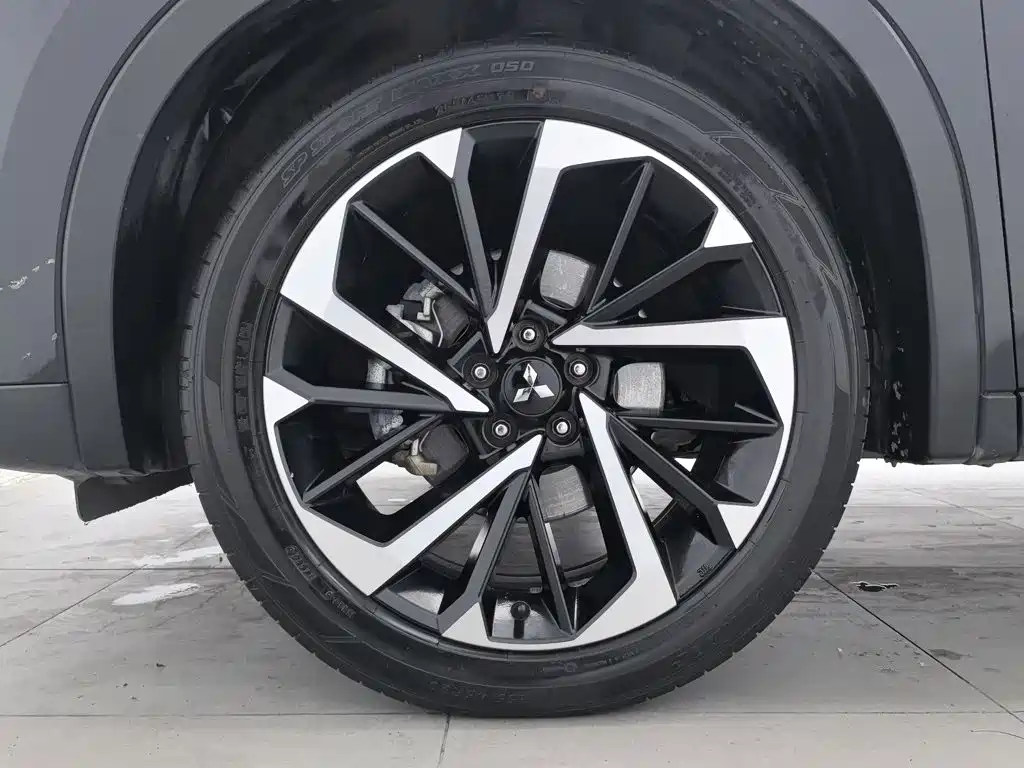 Mitsubishi Outlander — фото 17