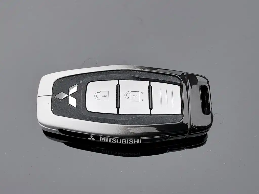 Mitsubishi Outlander — фото 19
