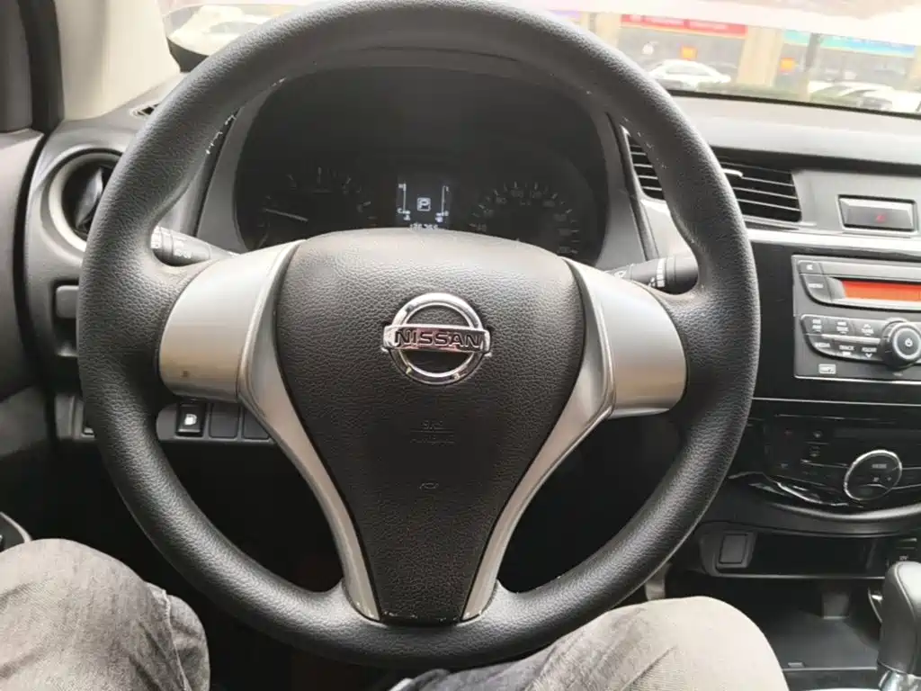 Nissan Navara — фото 10