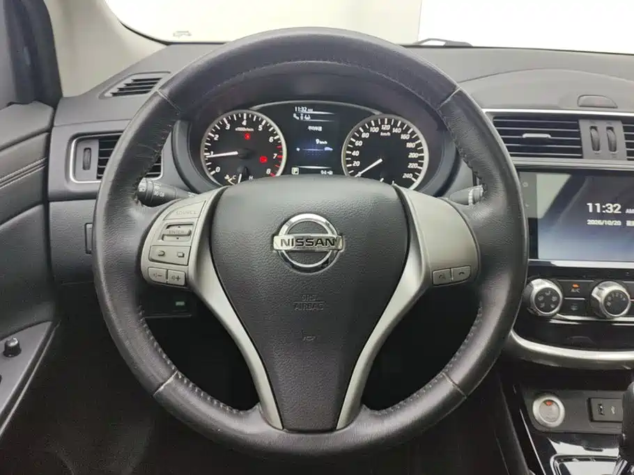 Nissan Tiida — фото 15