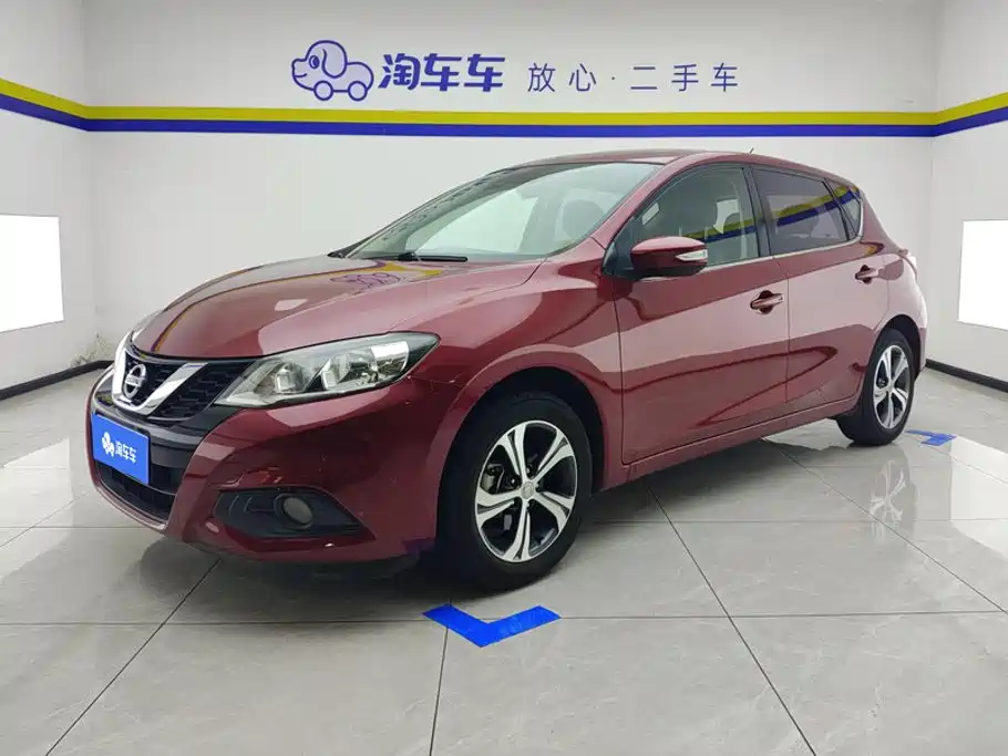 Nissan Tiida — фото 1