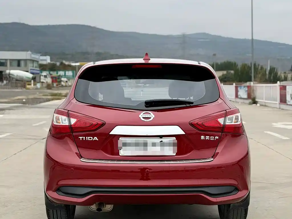 Nissan Tiida — фото 5