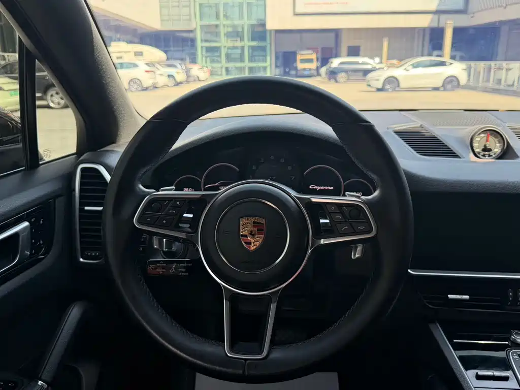 Porsche Cayenne — фото 11
