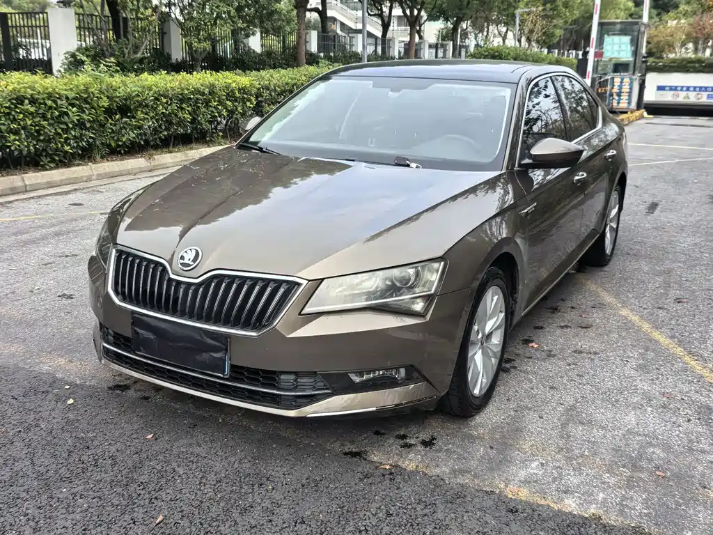 Skoda Superb — фото 3