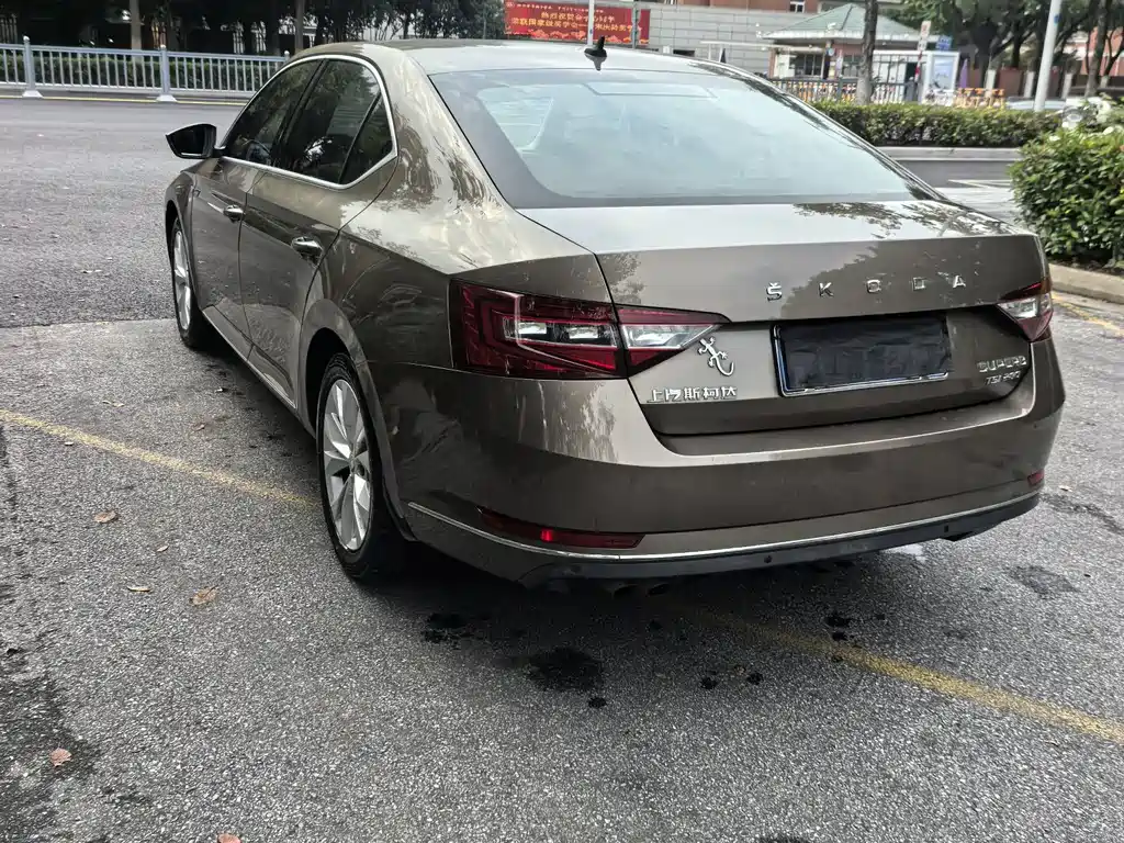 Skoda Superb — фото 9