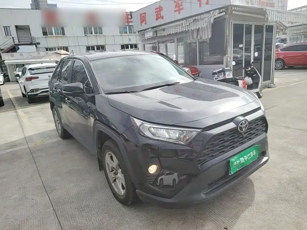Toyota RAV4 — фото 3