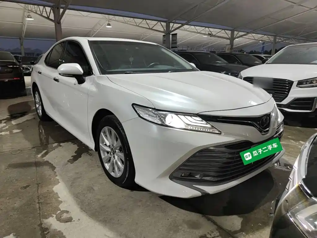 Toyota Camry — фото 3