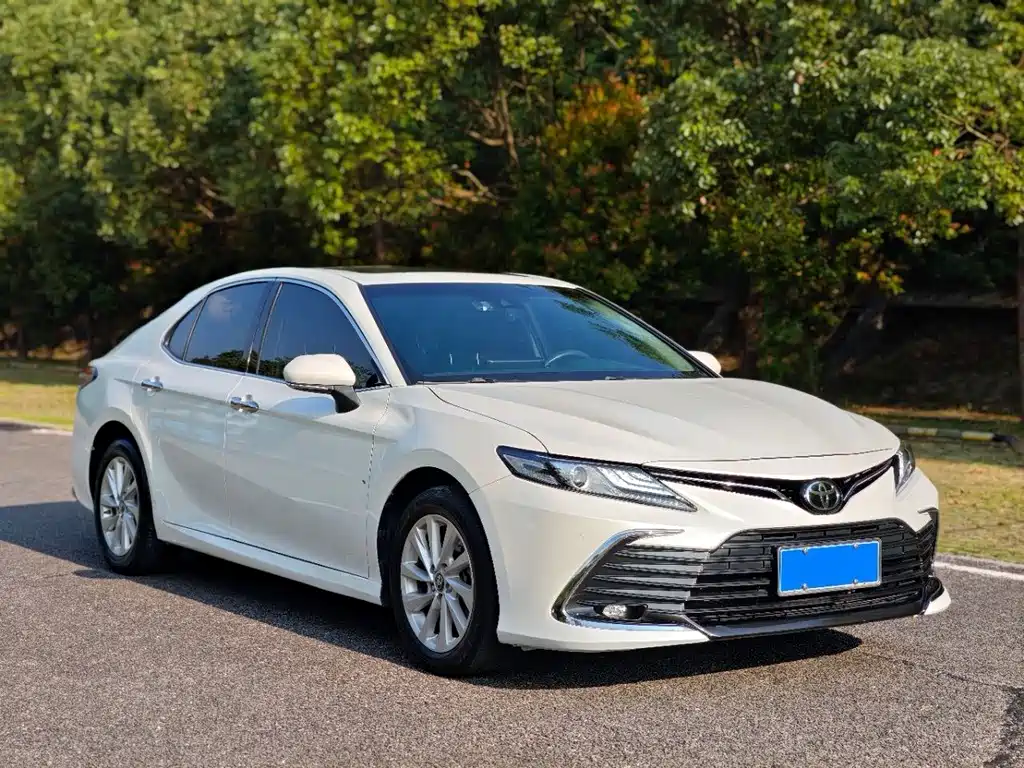 Toyota Camry — фото 3