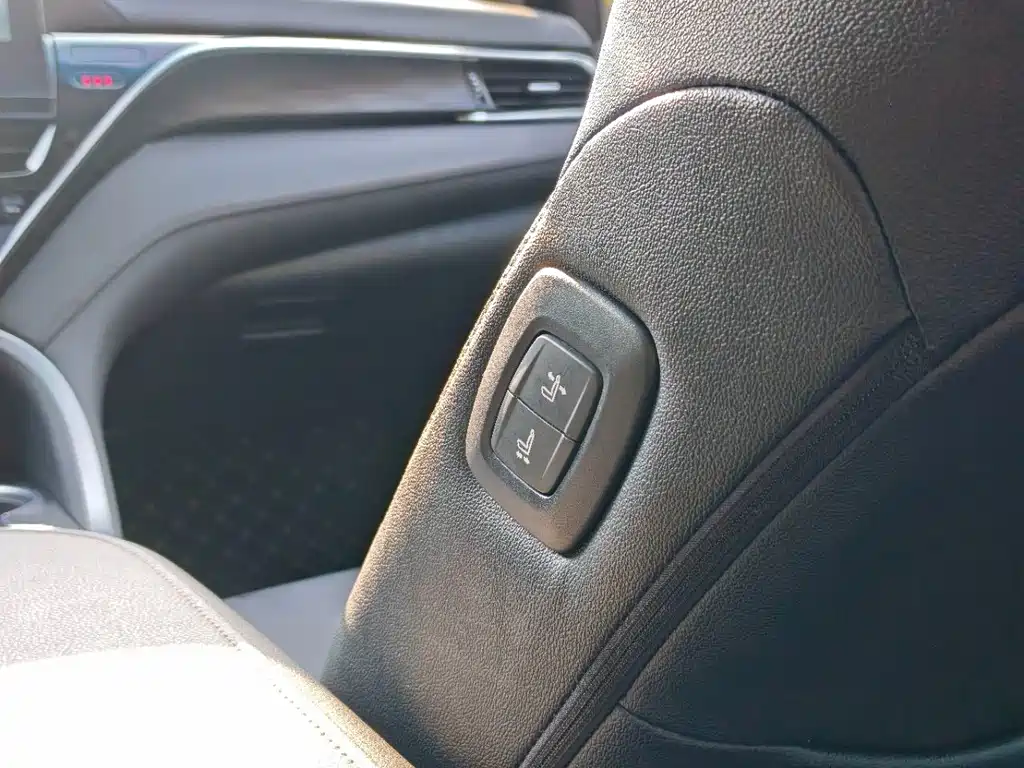 Toyota Camry — фото 10