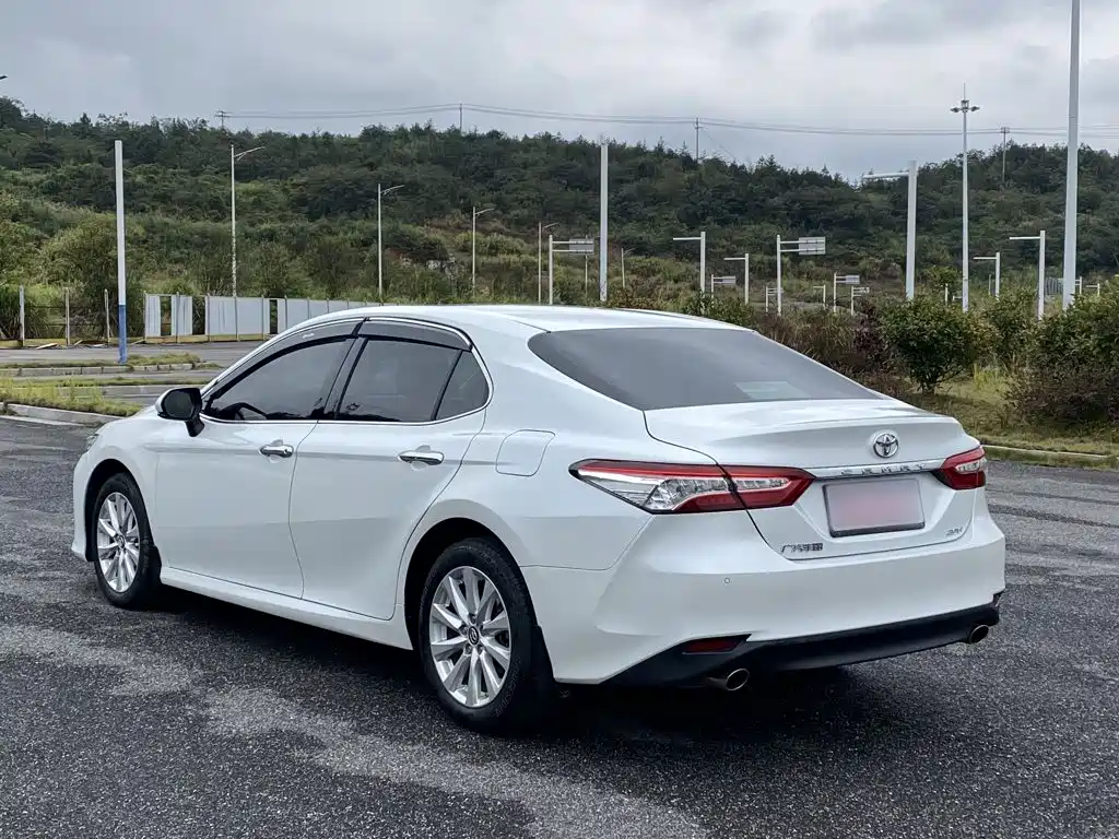 Toyota Camry — фото 23