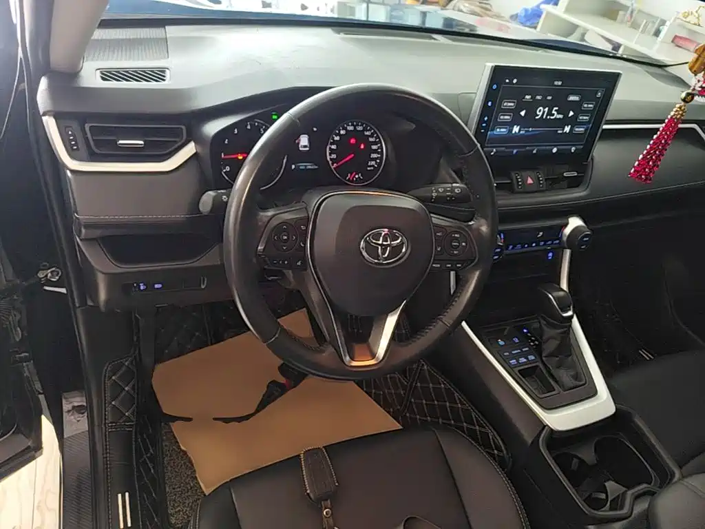 Toyota Wildlander — фото 10