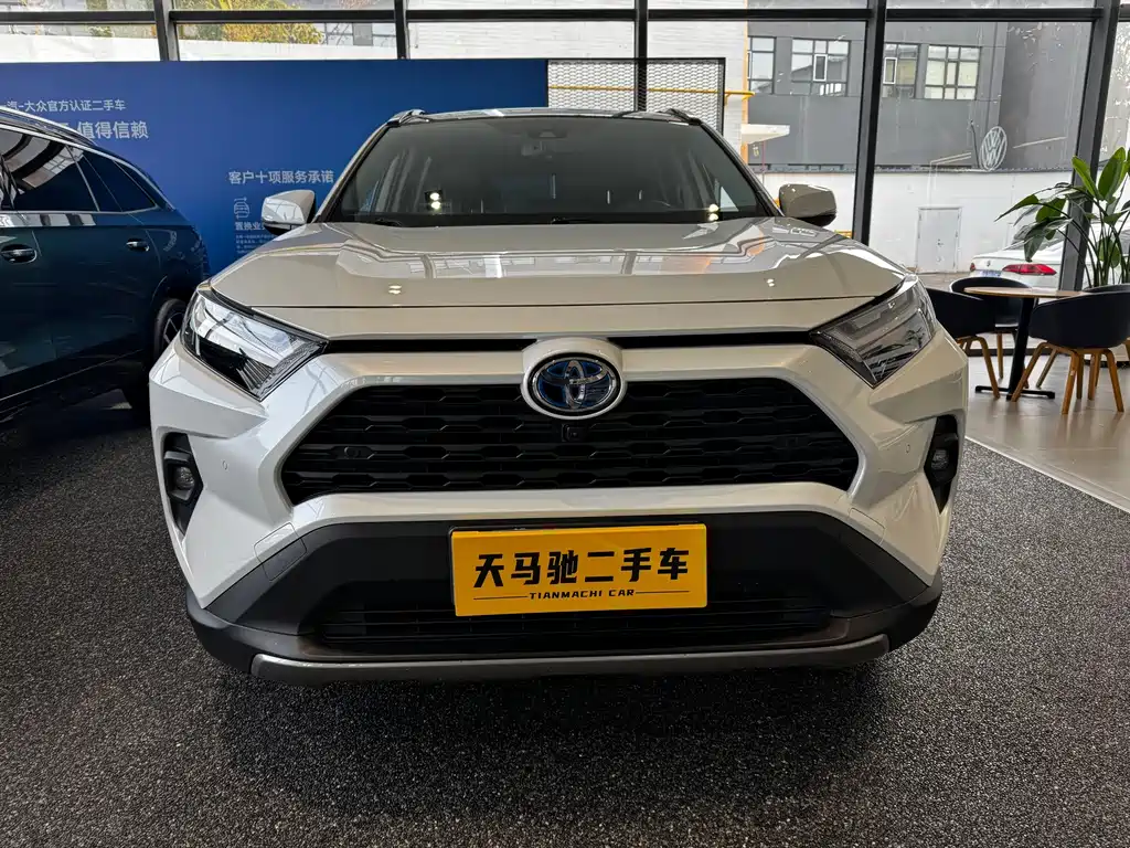 Toyota RAV4 — фото 2