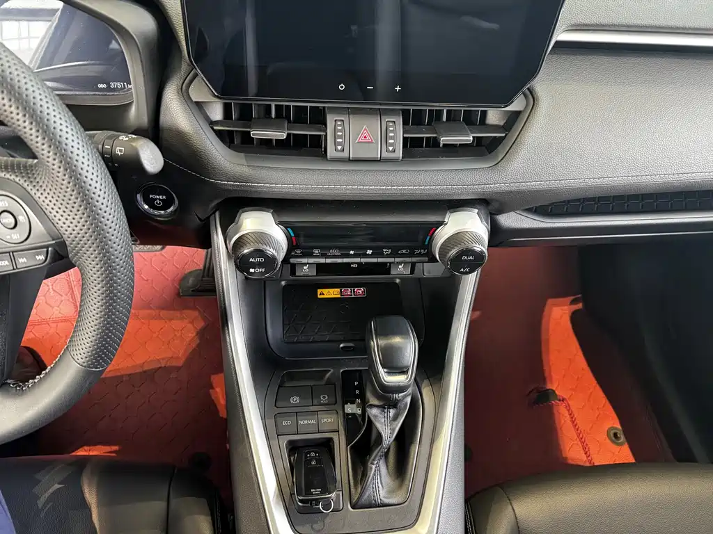 Toyota RAV4 — фото 11