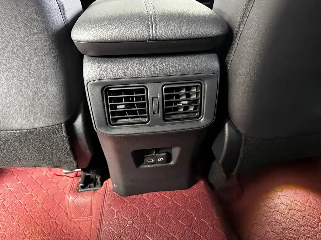 Toyota RAV4 — фото 15
