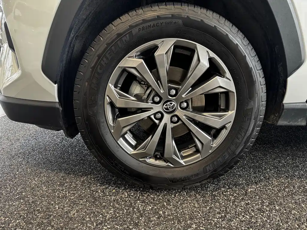 Toyota RAV4 — фото 4