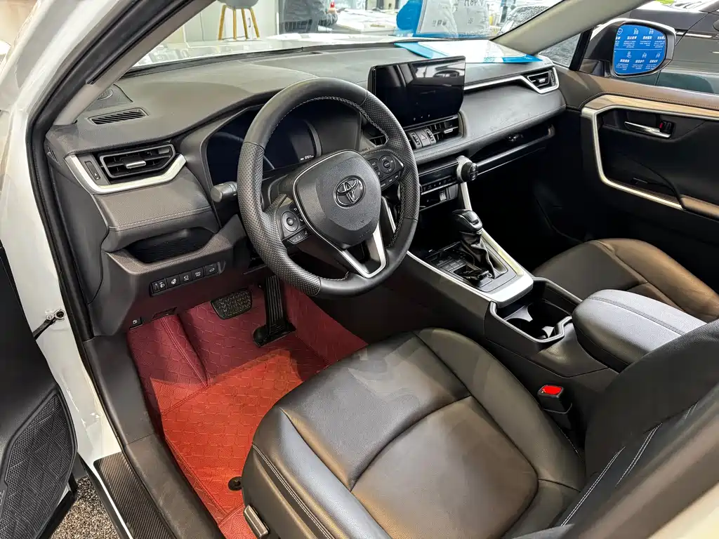 Toyota RAV4 — фото 5