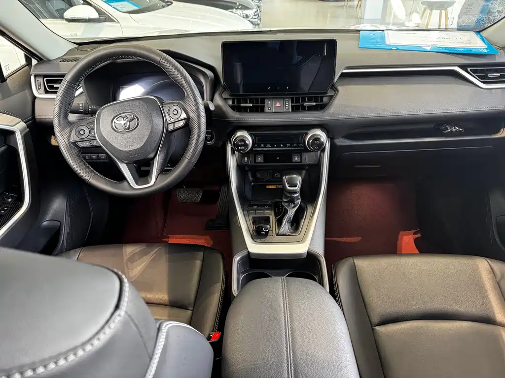Toyota RAV4 — фото 7