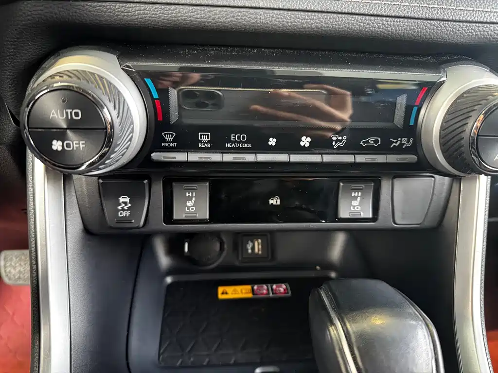 Toyota RAV4 — фото 10